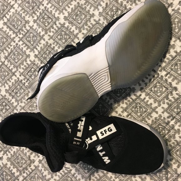 Basketball Shoe - Picture 1 of 2